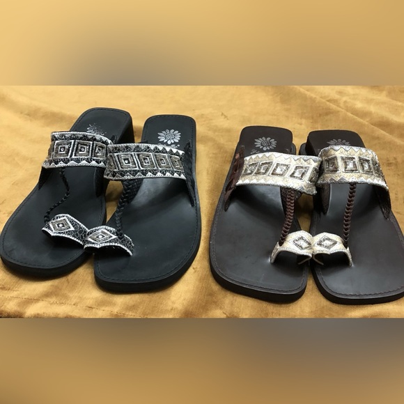 Yellow Box | Shoes | Two Pair Yellow Box Sandals Toe Ring Flip Flops Sandals  Brown And Black Size 6 | Poshmark
